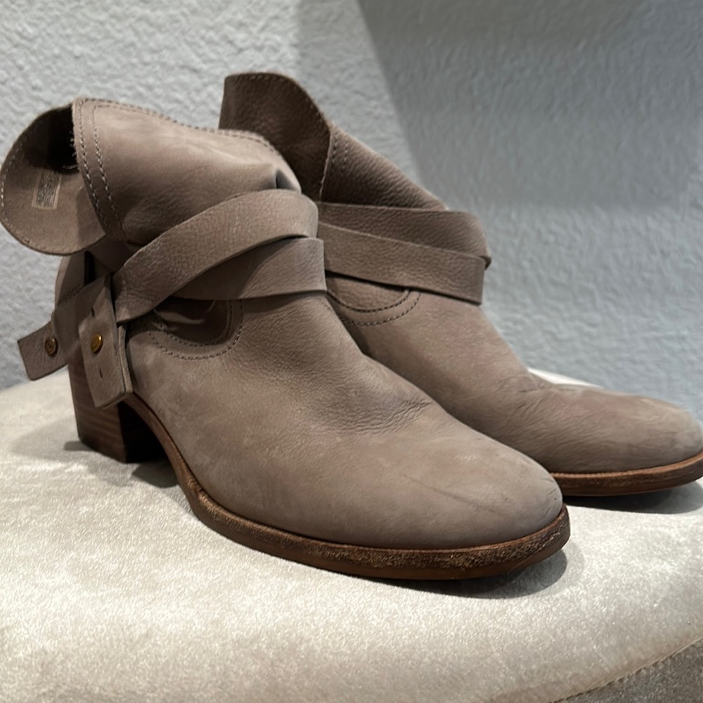 UGG Elora Women’s Boots